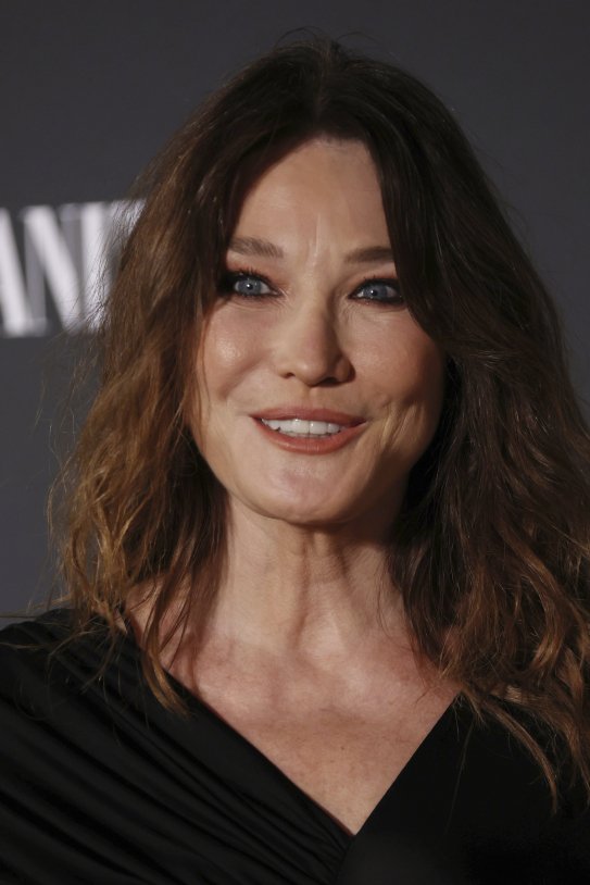 Carla Bruni operada 2022 GTRES Carla Bruni operada 2022 GTRES