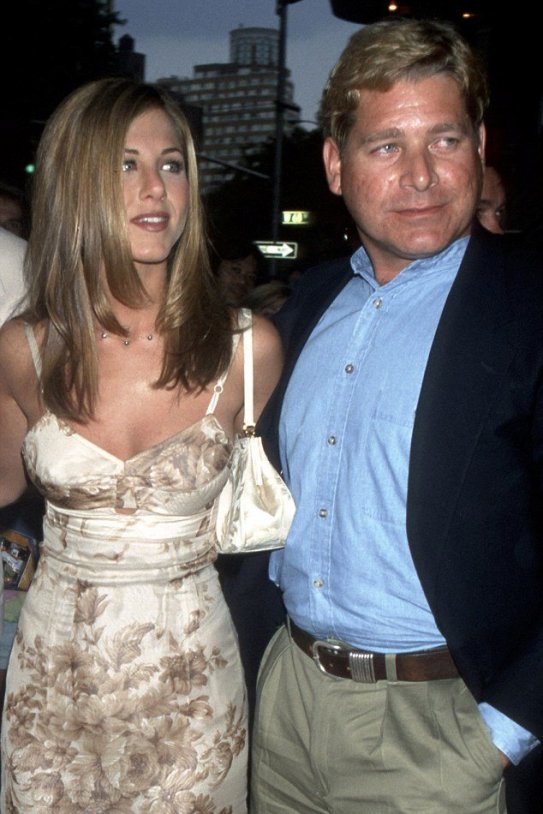 Jennifer Aniston junto a su hermanastro John T. Melick Jennifer Aniston junto a su hermanastro John T. Melick