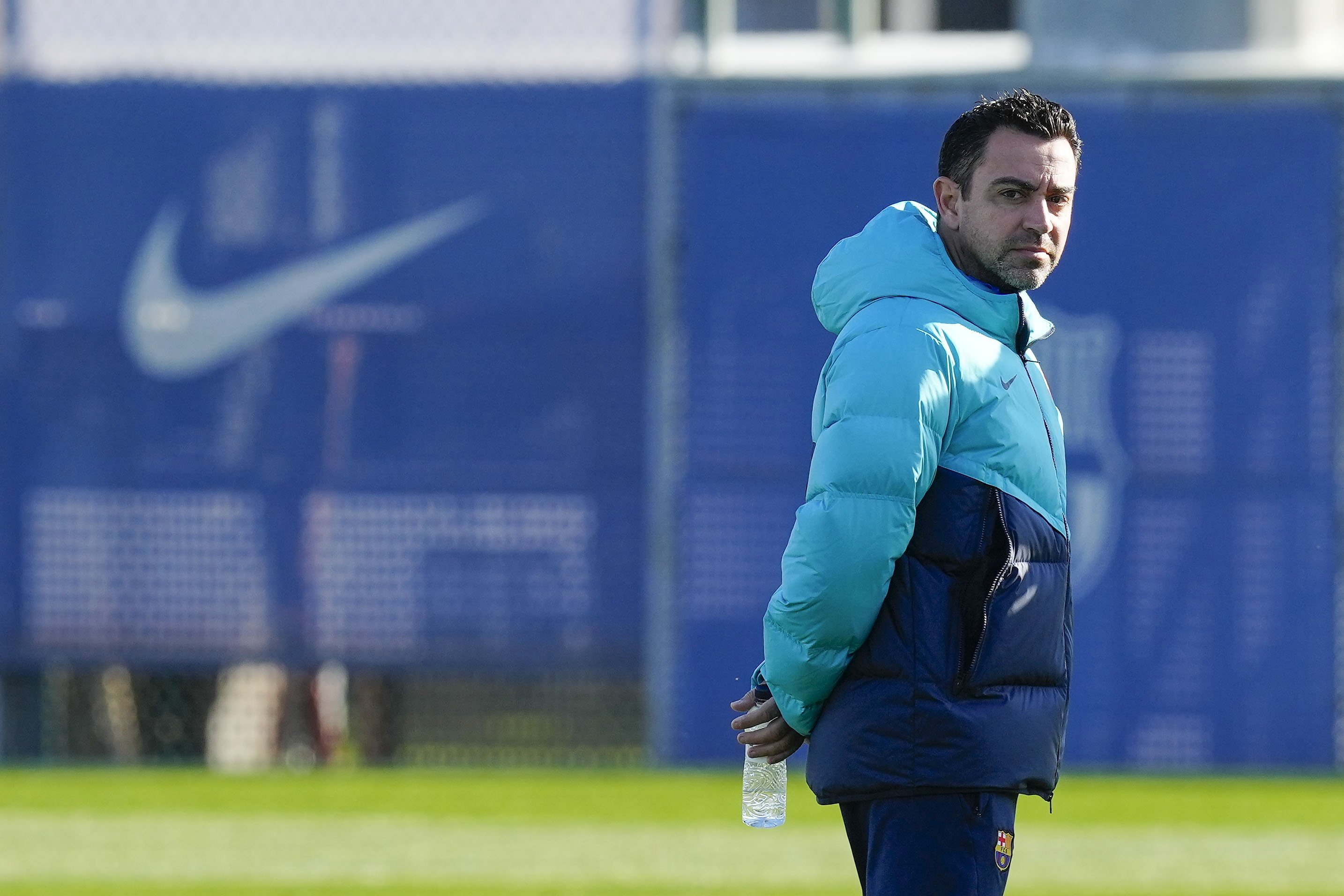 Xavi Hernández se plantea su continuidad y pide reunirse con la cúpula deportiva del Barça