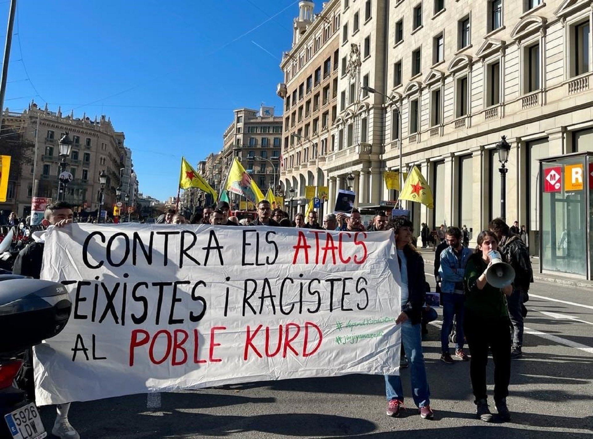 Manifestación prokurda en Barcelona contra el tiroteo mortal de París