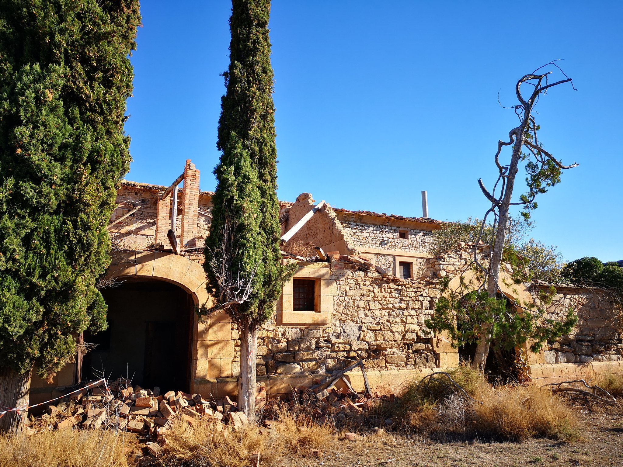 Salvem Casa Vallmanya exigeix al Govern que actuï per evitar la desaparició de Cal Macià