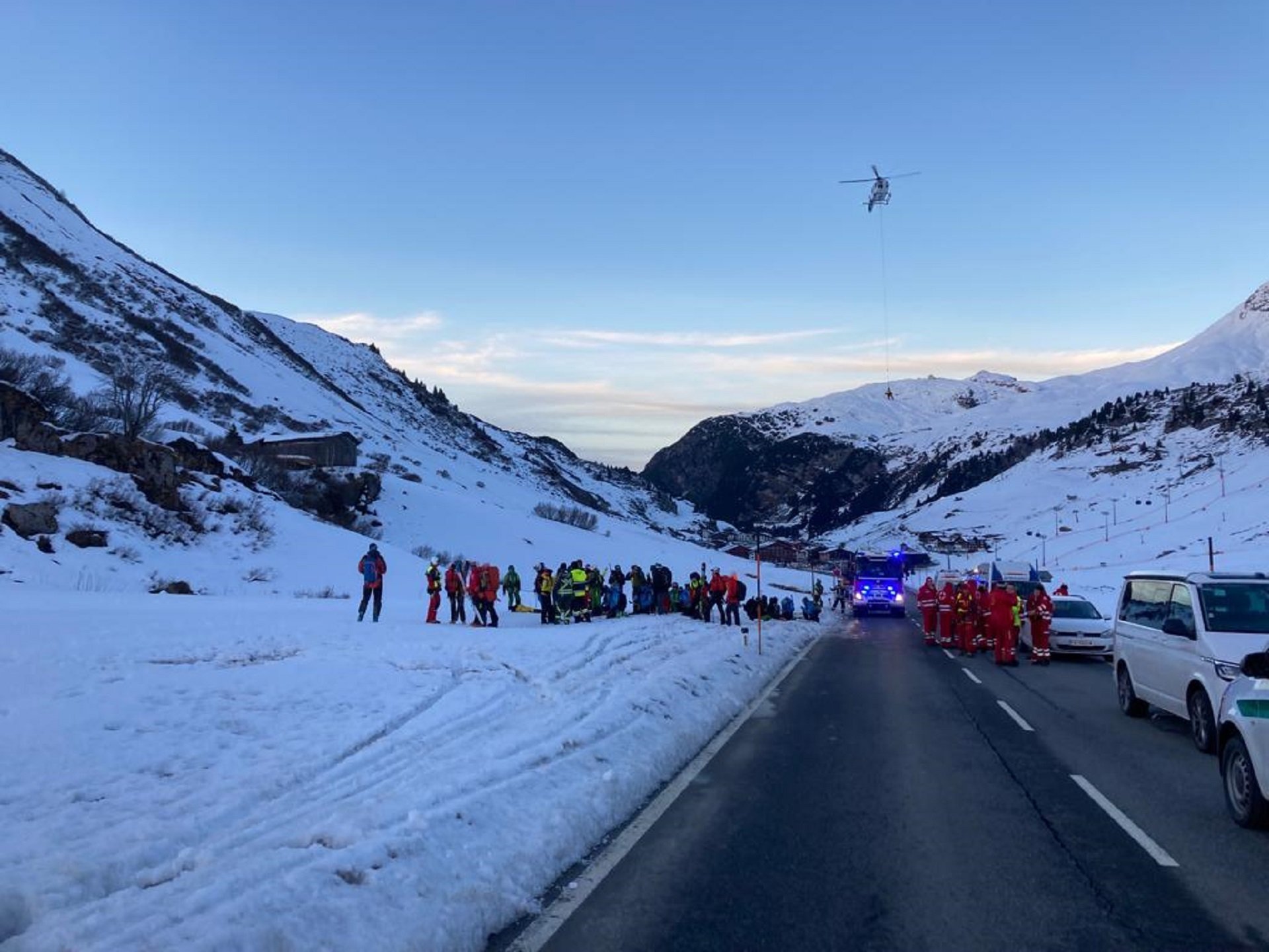 Al menos 10 desaparecidos en una avalancha de nieve en una pista de esquí en Austria