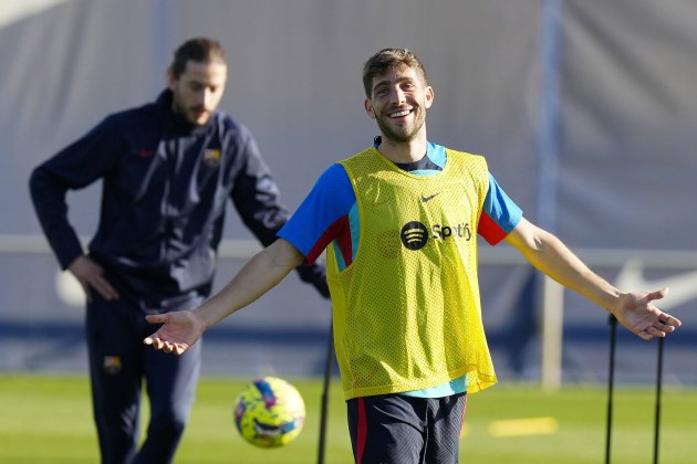 Sergio Roberto contento entrenamiento / Foto: EFE - Enric Fontcuberta