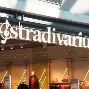 Stradivarius lleva el zueco de toda la vida a otra dimensión, novedad y tendencia