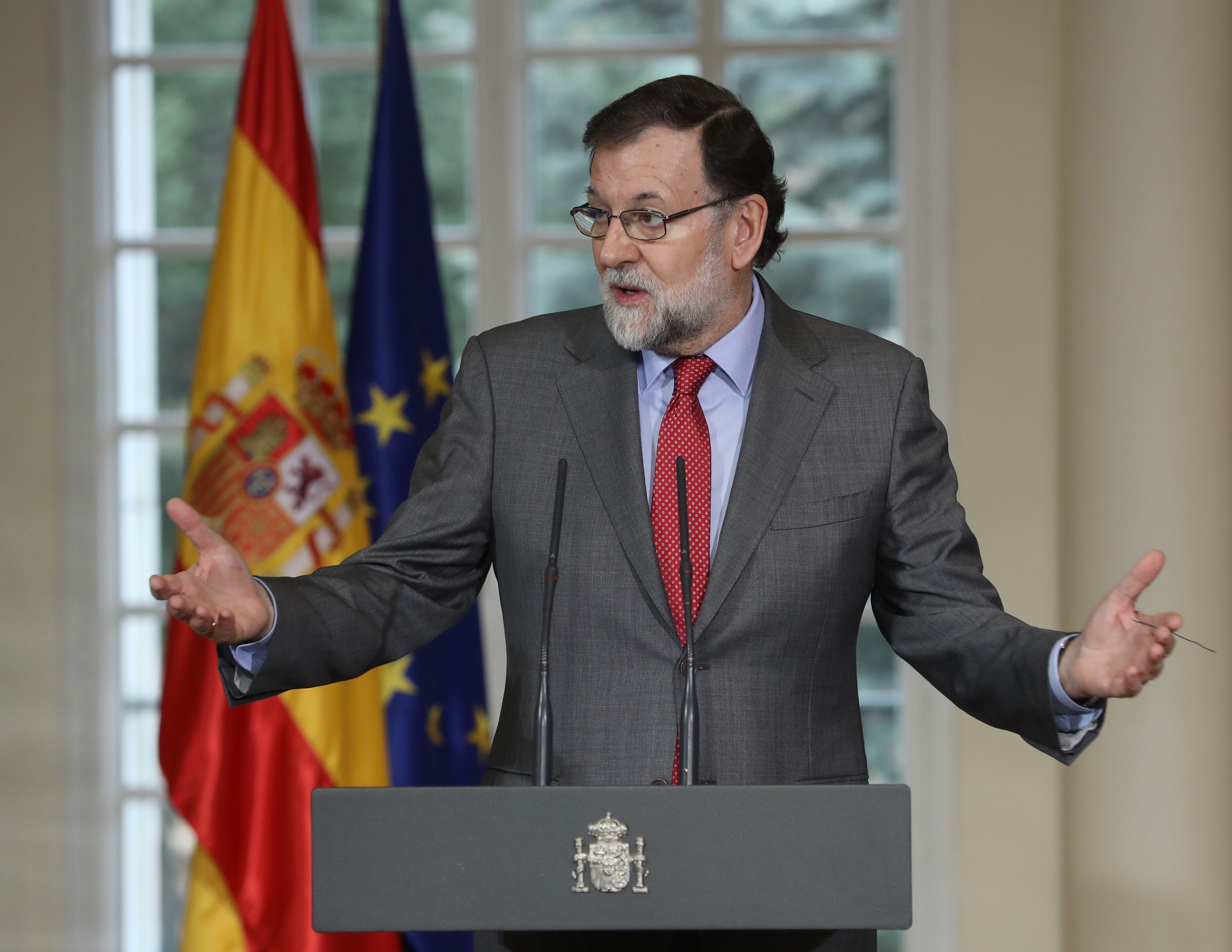Rajoy tilda de "broma" investir a Sànchez y de "demencial" la República en Bruselas