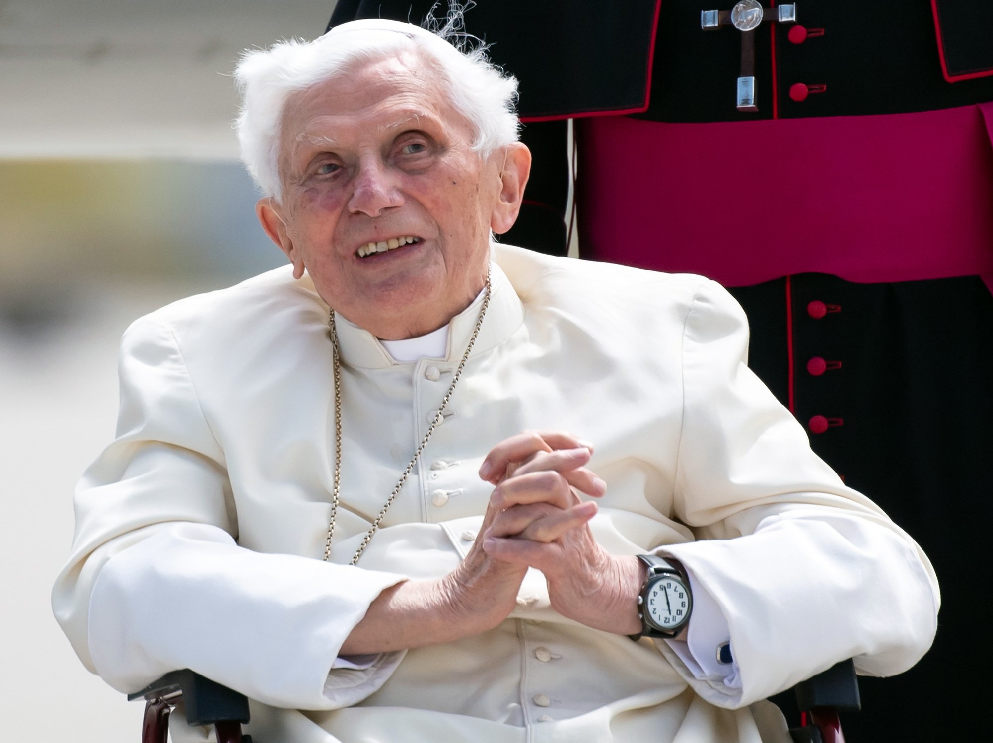 El papa Francisco, preocupado por la salud de Benedicto XVI: "Está muy enfermo"