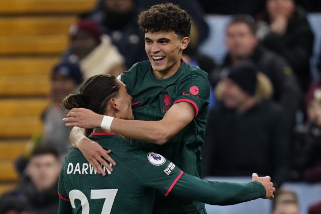 Stefan Bajcetic celebrando su gol ante el Aston Villa con Darwin Nuñes / Foto: EFE Stefan Bajcetic celebrando su gol ante el Aston Villa con Darwin Nuñes / Foto: EFE