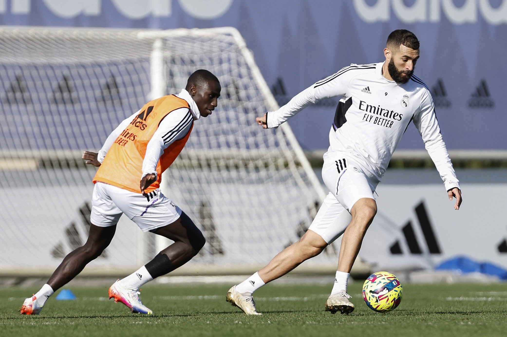 Karim Benzema y Mendy en un entrenamiento con el Real Madrid / Foto: EFE
