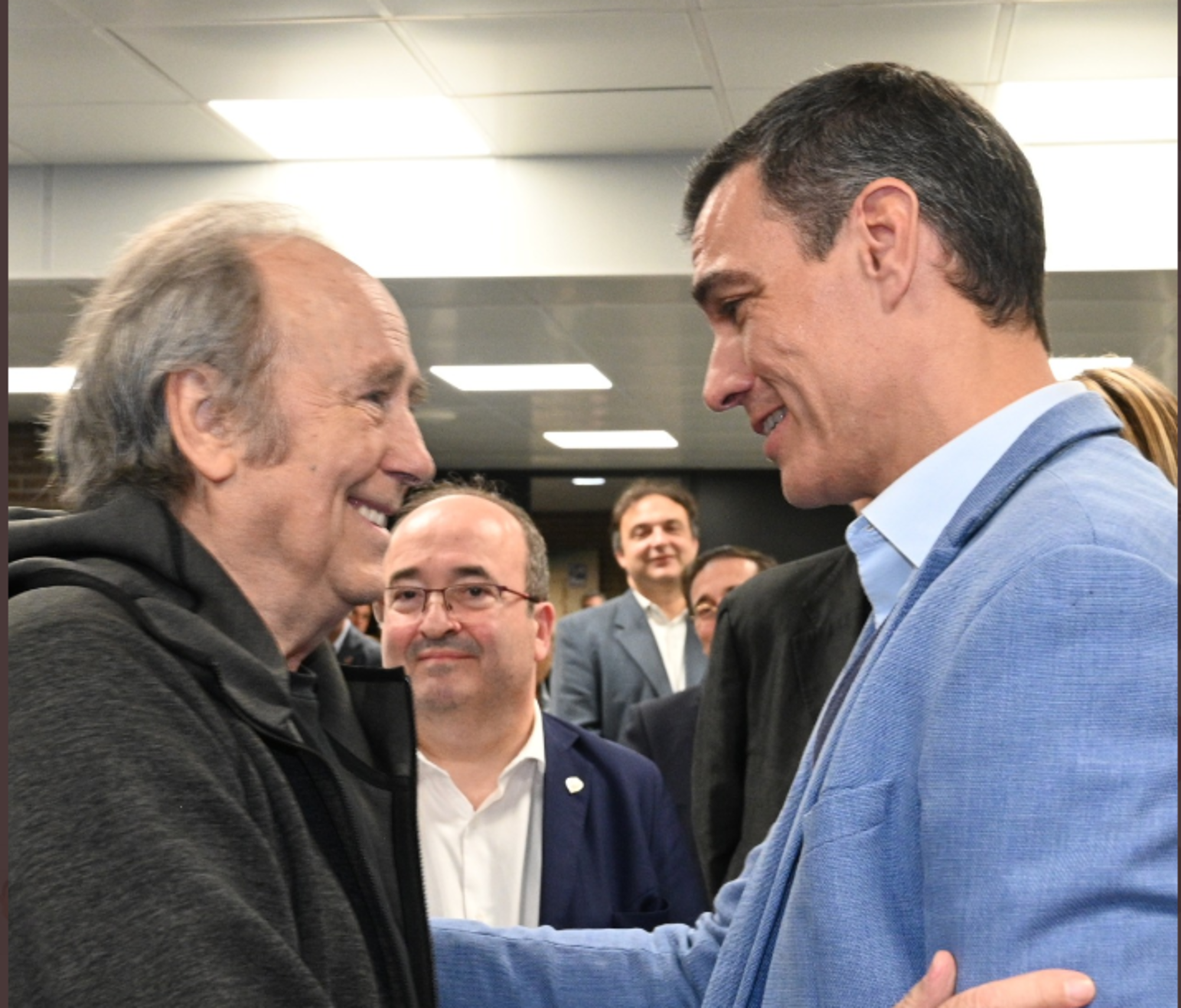 El concierto de Serrat llega al Congreso: Vox pregunta a Sánchez si fue con el Falcon