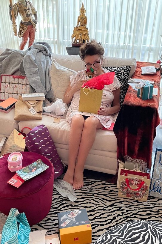 Joan Collins Insta Joan Collins Insta
