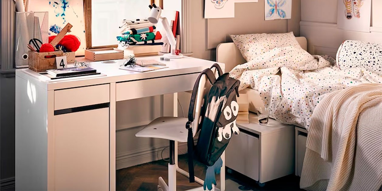 La taula d'escriptori ideal per a habitacions sense espai és a Ikea