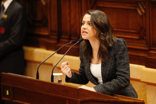 Inés Arrimadas parlamento restitucio Puigdemont Sergi Alcazar