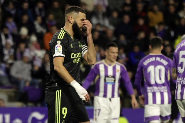 Karim Benzema lamenta una ocasió fallada davant del Valladolid / Foto: EFE