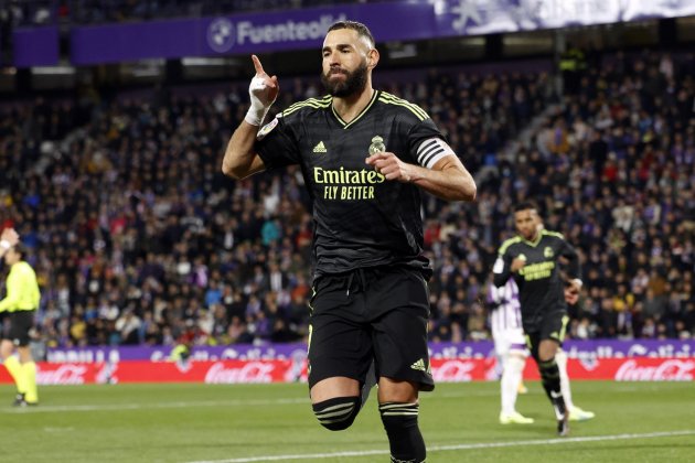 Karim Benzema celebra gol Valladolid Real Madrid / Foto: EFE Karim Benzema celebra gol Valladolid Real Madrid / Foto: EFE
