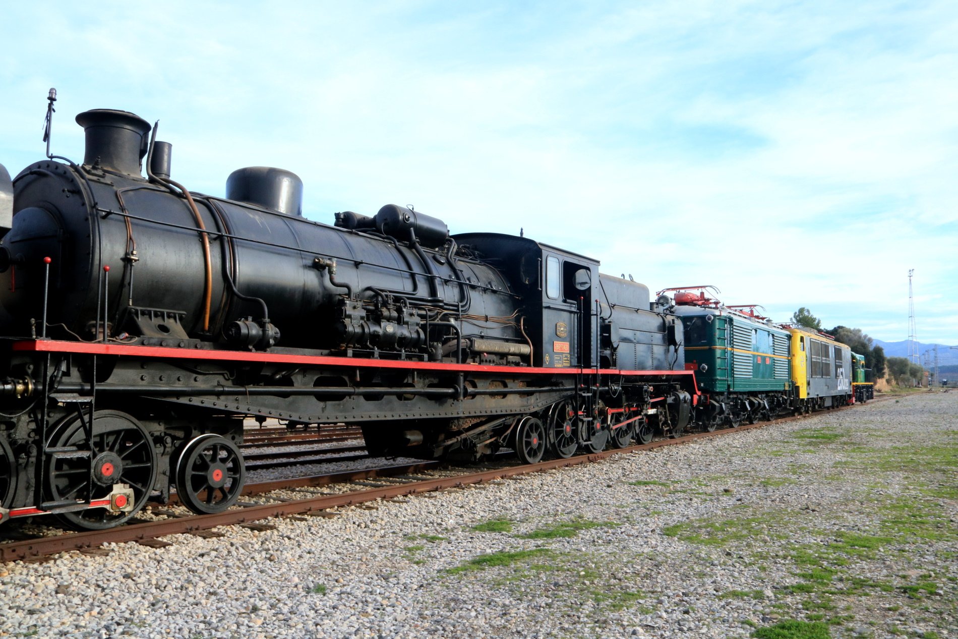 El Museu del Ferrocarril de Móra la Nova añade tres locomotoras del siglo XX