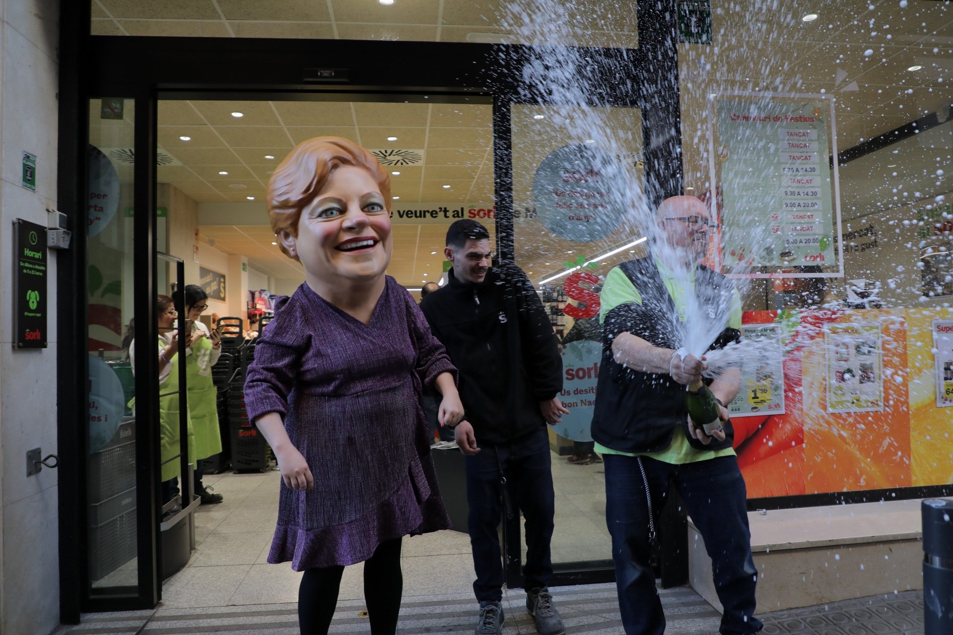 El primer premi de la Grossa de Cap d'Any cau a un supermercat de Gràcia