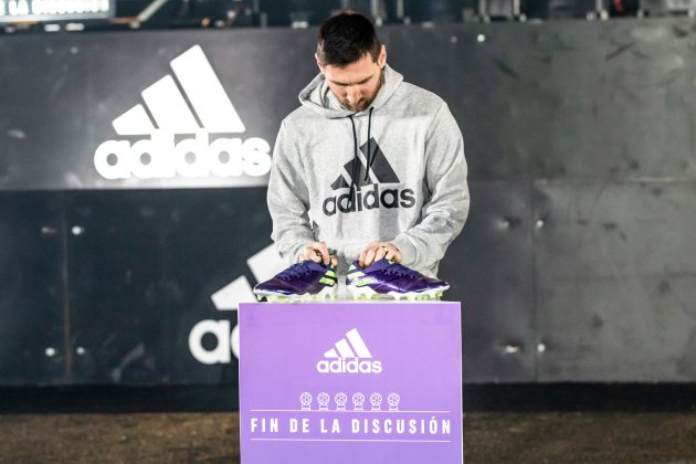 Himno Alrededores Escabullirse Jaque mate a Messi; Adidas y Florentino Pérez implicados en la operación de  2023