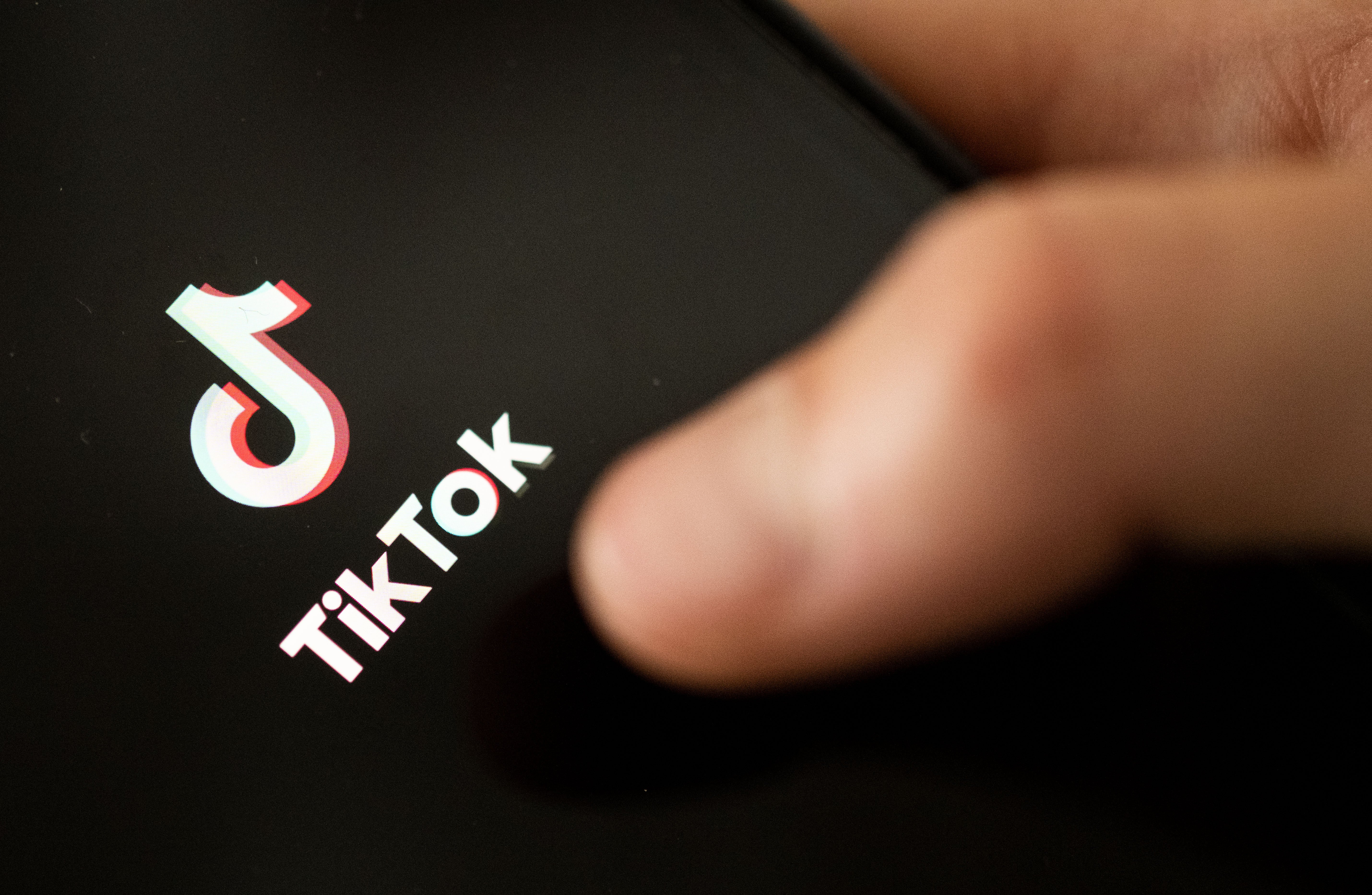 La Comisión Europea prohíbe a sus trabajadores tener TikTok por seguridad