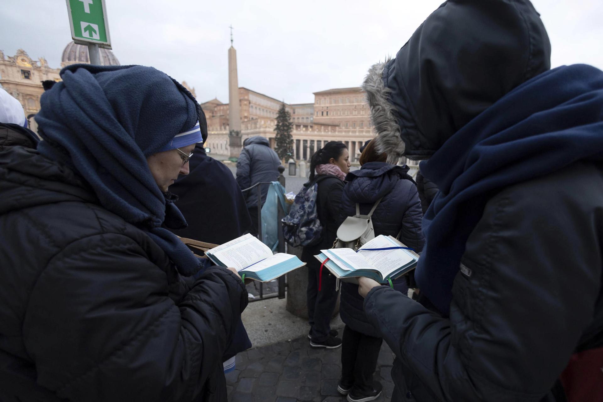 Cues per accedir capella ardent Benet XVI Sant Pere Vaticà Efe Cues per accedir capella ardent Benet XVI Sant Pere Vaticà Efe