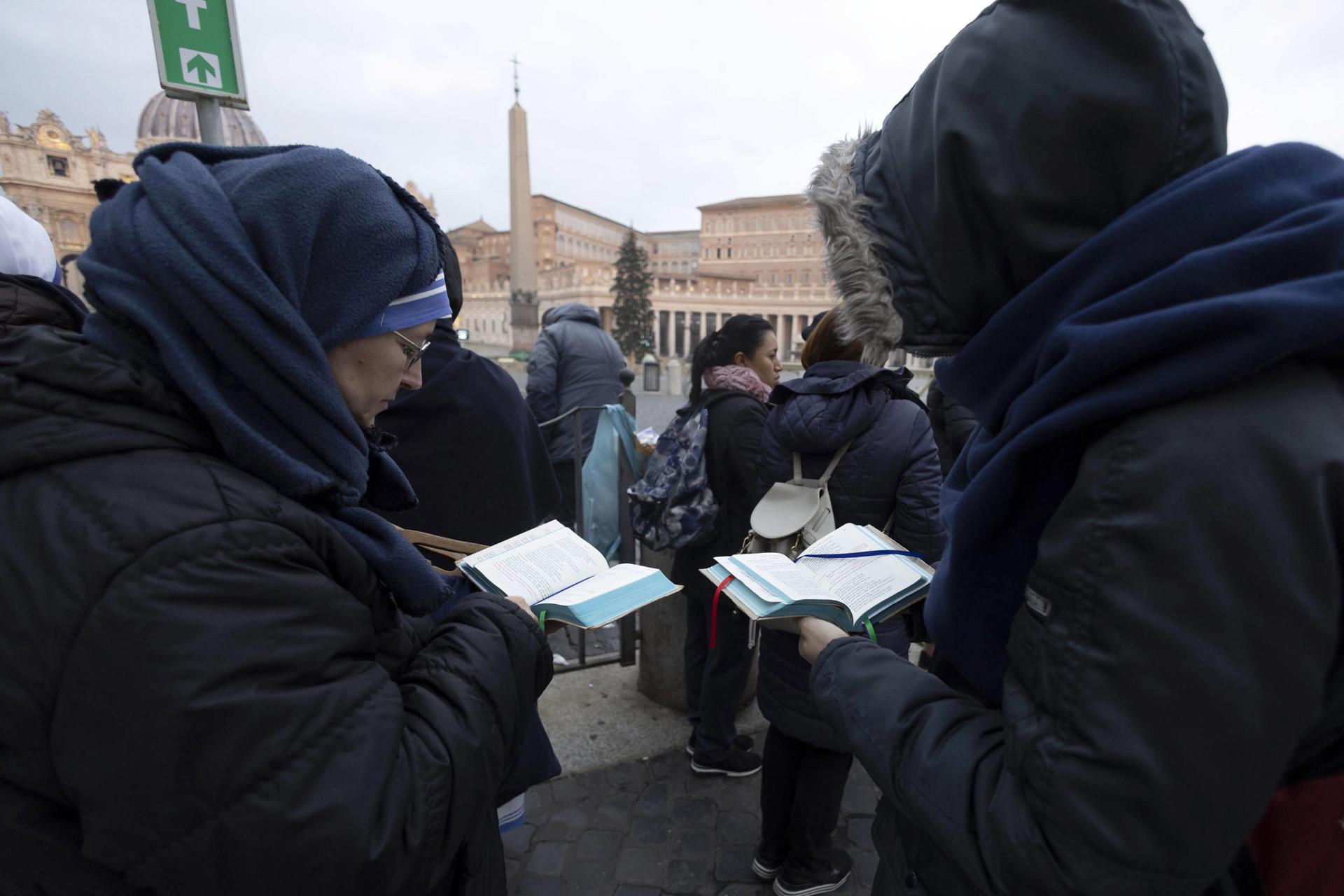 Cues per accedir capella ardent Benet XVI Sant Pere Vaticà Efe