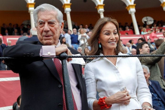 Isabel Preysler y Mario Vargas Llosa en los toros