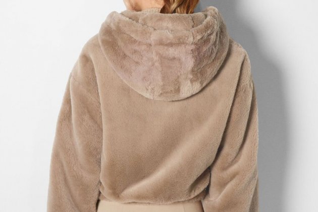 Caçadora teddy capucha1 Caçadora teddy capucha1
