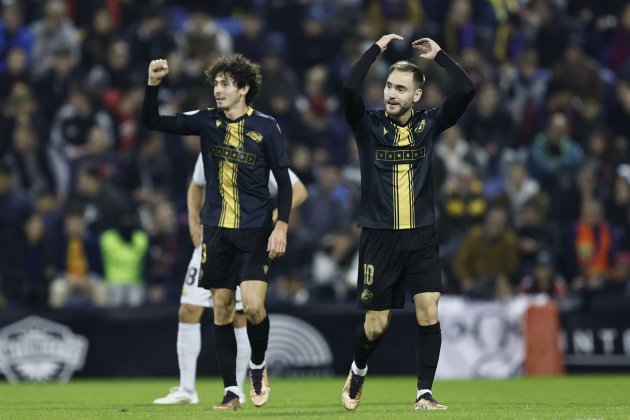 Jugadores del Intercity celebran gol / Foto: EFE - Biel Aliño