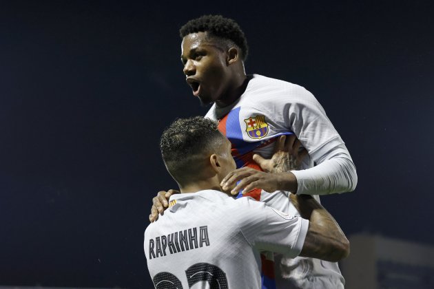 Ansu Fati celebra cono Raphinha el gol definitivo contra el Intercity / Foto: EFE Ansu Fati celebra cono Raphinha el gol definitivo contra el Intercity / Foto: EFE