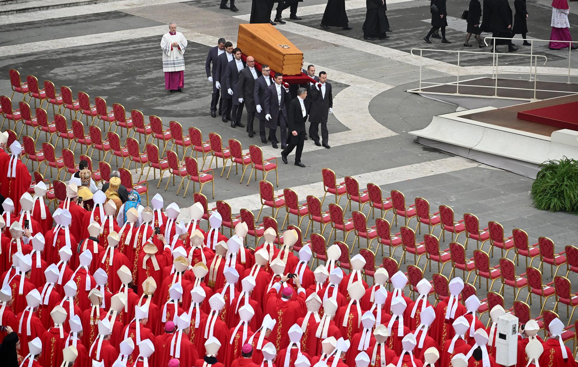El organista catalán que ha tocado la música en el funeral de Benedicto XVI