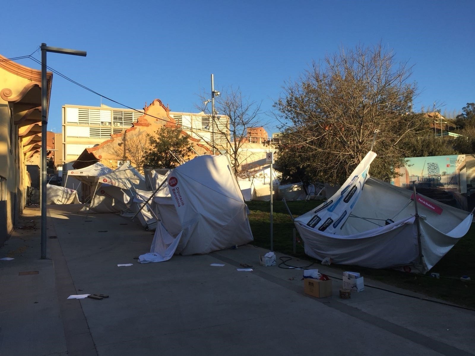 Suspesa la Fira d'Ensenyament de Badalona pel fort vent