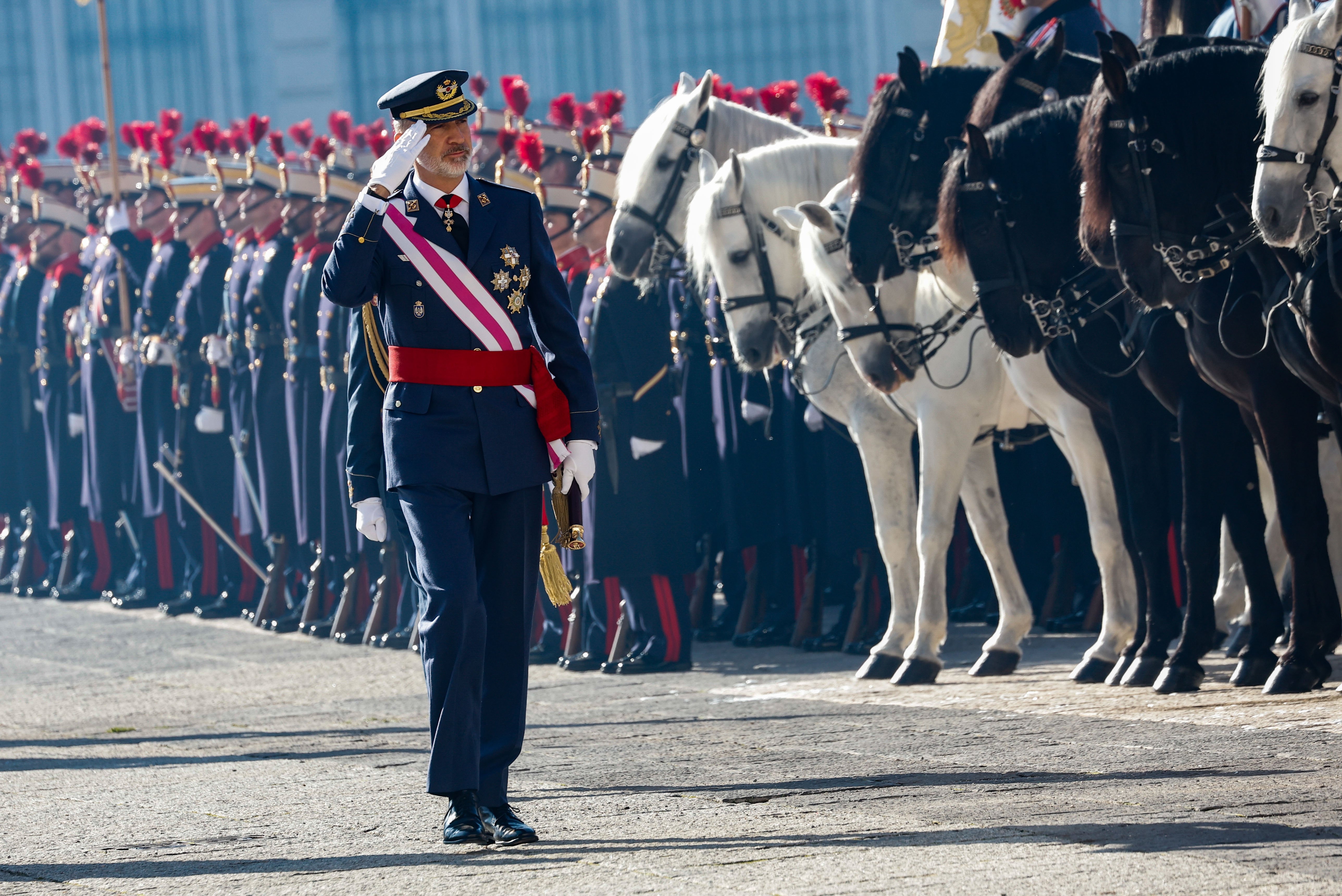 Felipe VI secunda el aumento en gasto militar ante el "riesgo serio" de la guerra en Ucrania