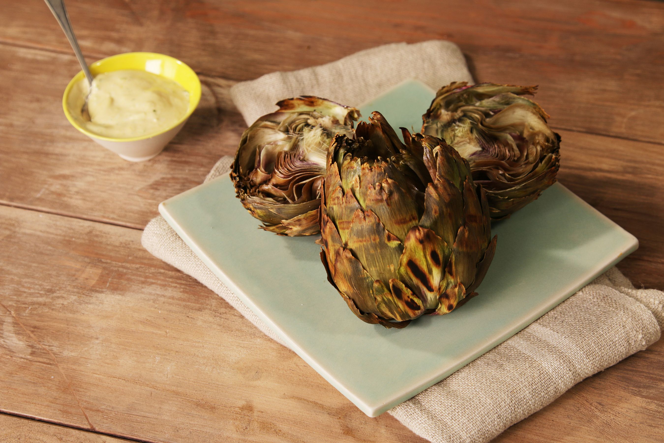 Alcachofas al horno con salsa mayonesa / Foto: ELLE Alcachofas al horno con salsa mayonesa / Foto: ELLE