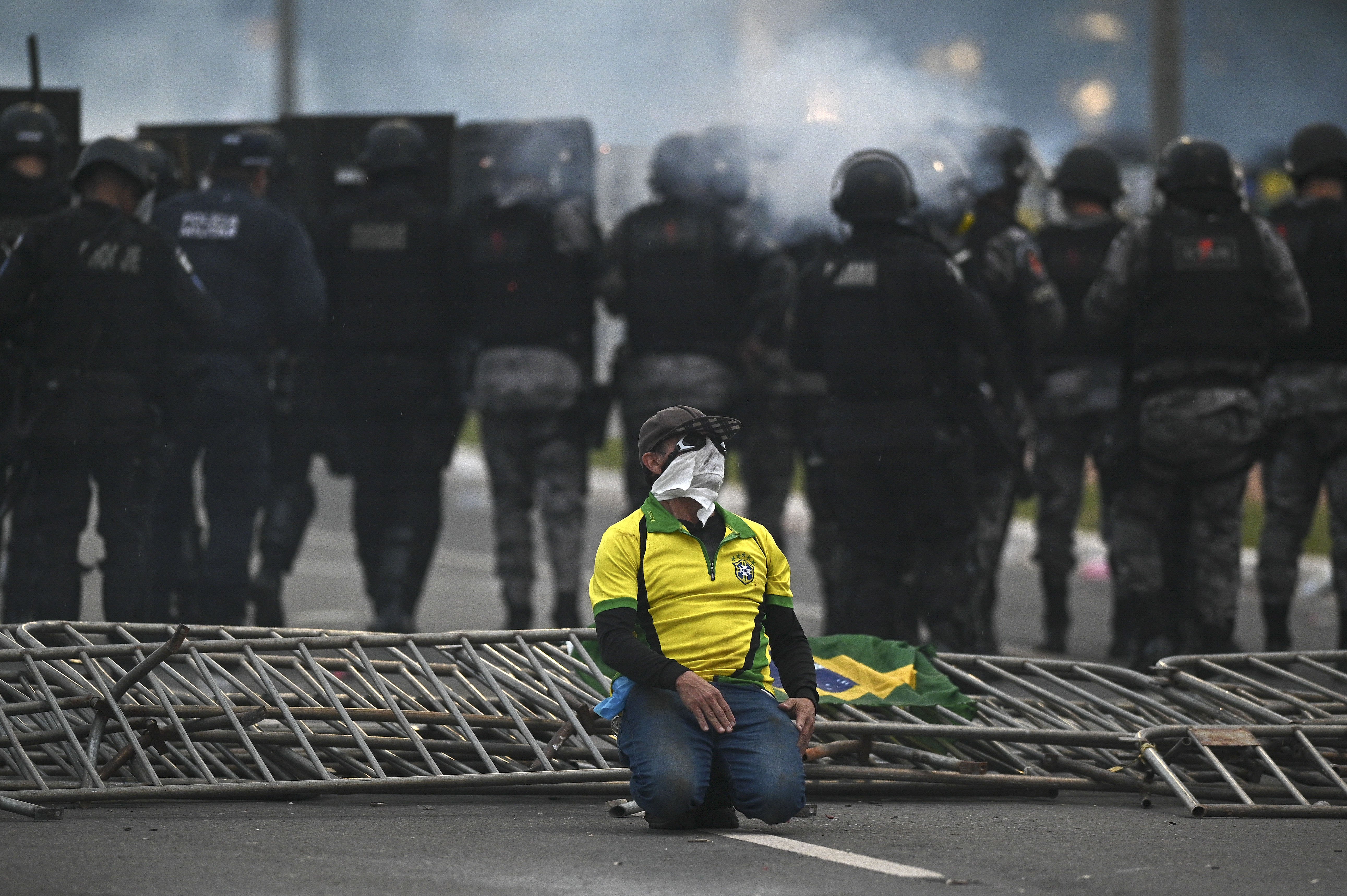 El Supremo de Brasil ordena desmantelar los campamentos bolsonaristas en 24 horas: ¿qué son?