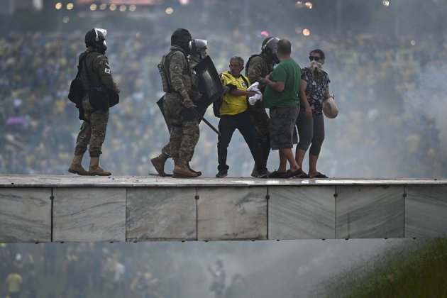 policías asalto bolsonaro brasil efe