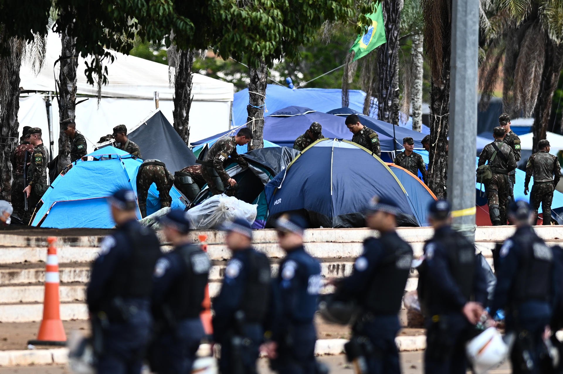 Més de 1.200 detinguts en el desmantellament del campament bolsonarista a la seu de l'exèrcit
