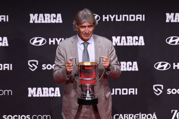 Manuel Pellegrini entrenador trofeu Miguel Muñoz / Foto: Europa Press