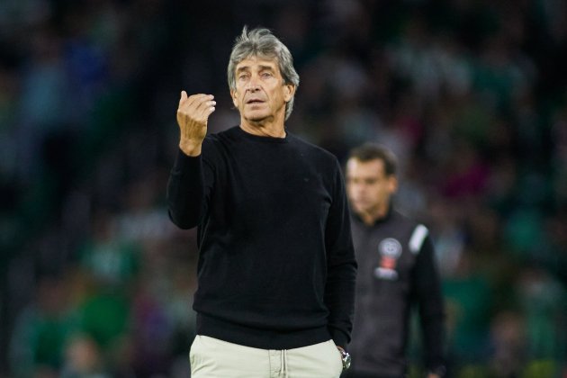 Manuel Pellegrini dirigiendo un partido cono el Betis / Foto: Europa Press