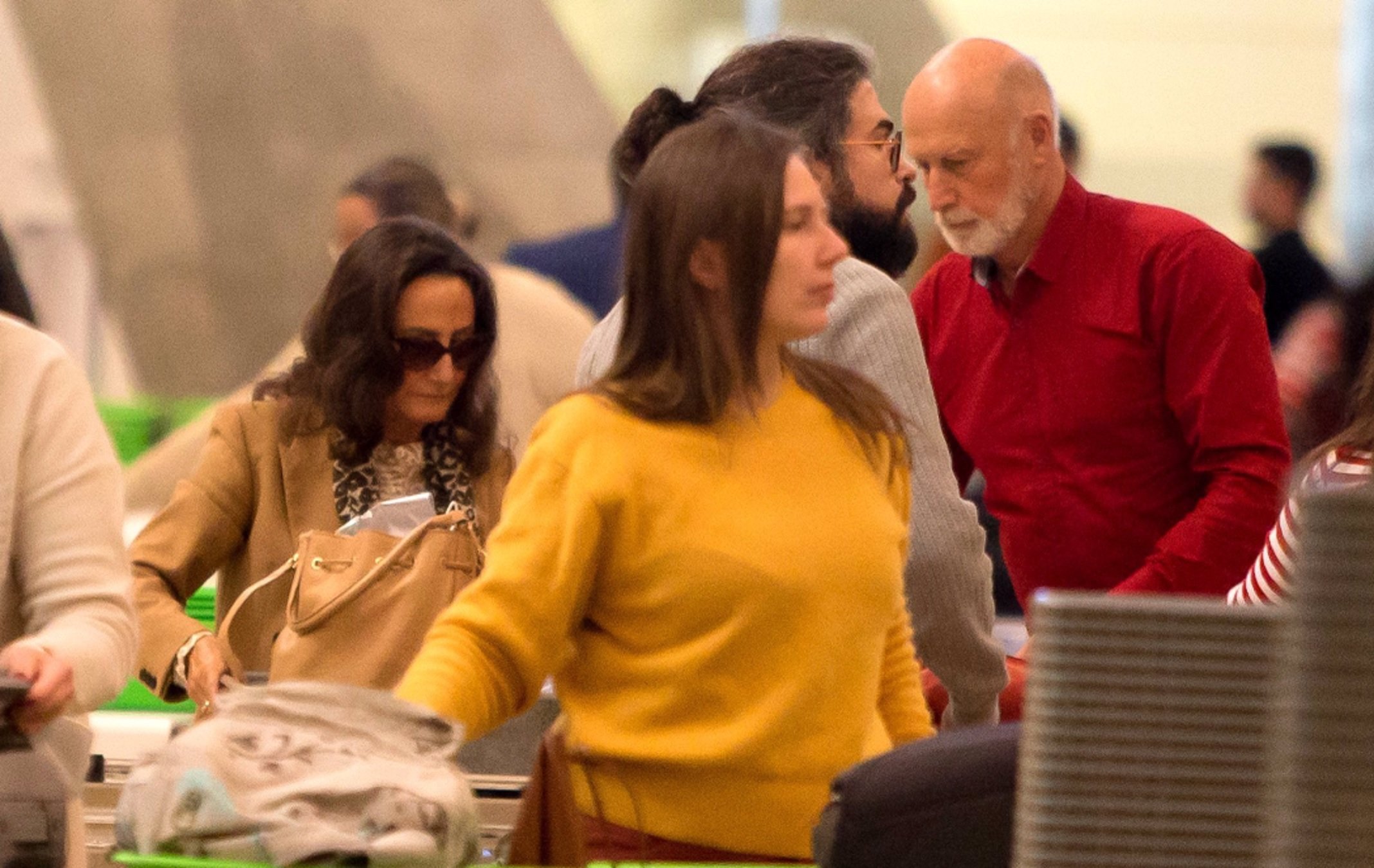 Brandler y Rocasolano, en el aeropuerto de Barajas   EP