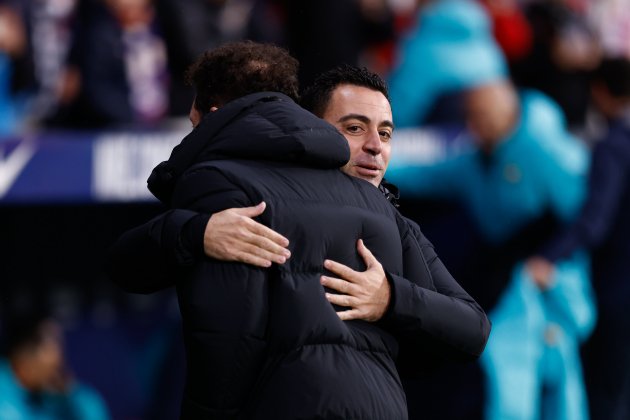 Xavi Hernández abrazo Simeone / Foto: Europa Press