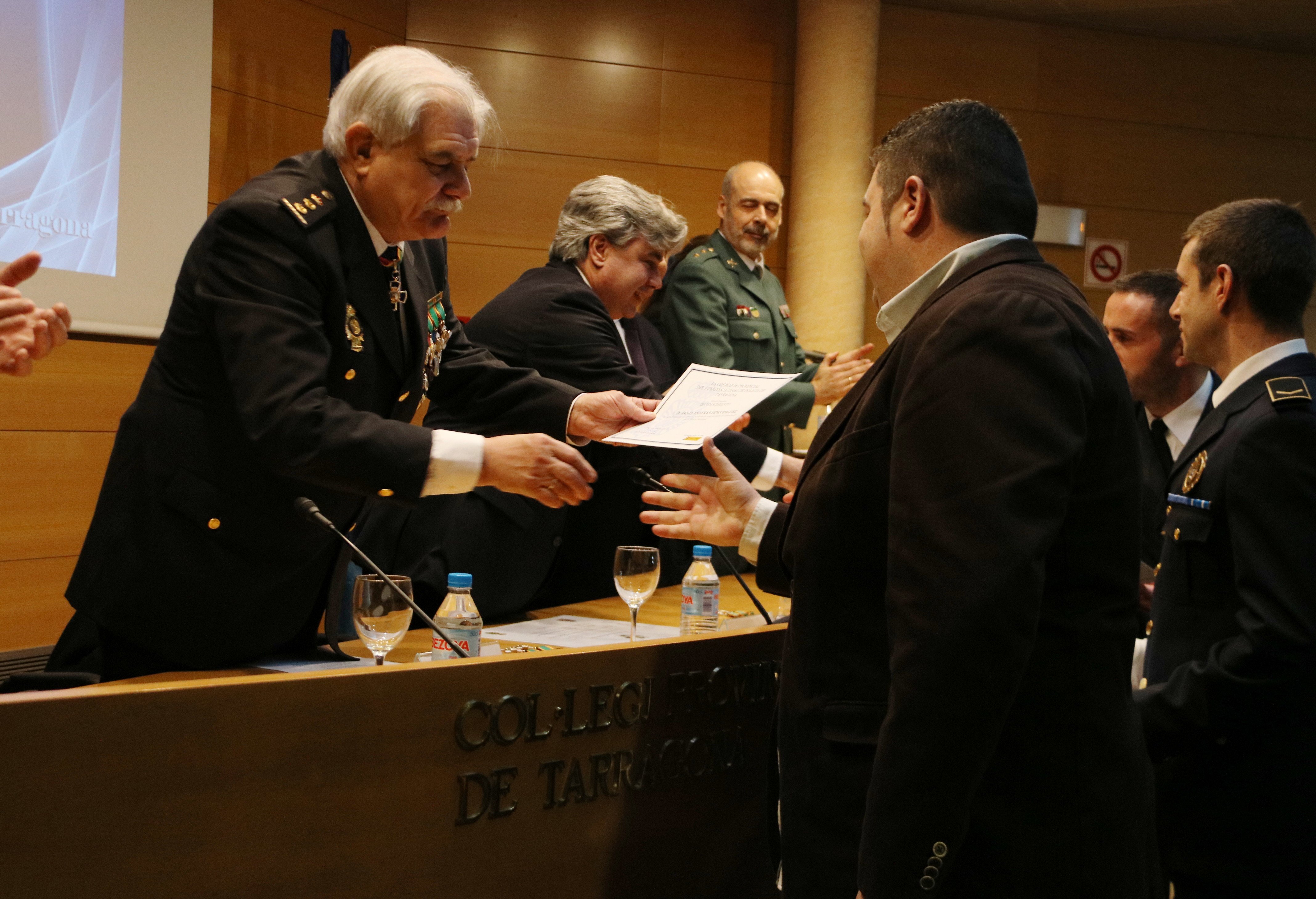 La policia distingeix "per obligació moral" els hotels tarragonins que van allotjar agents l'1-O