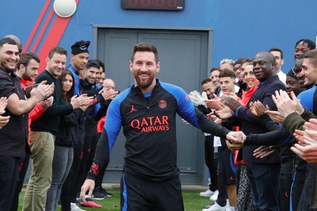 Messi aplaudiments PSG campió del món / Foto: PSG - Europa Press
