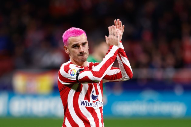 Antoine Griezmann aplaudiendo público / Foto: Europa Press Antoine Griezmann aplaudiendo público / Foto: Europa Press