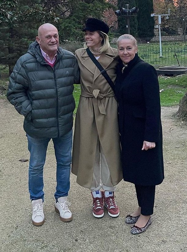 Mapi León padre y madre @marialeonn16 Mapi León padre y madre @marialeonn16