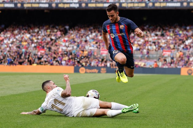 Eric Garcia luchando un balón / Foto: Europa Press