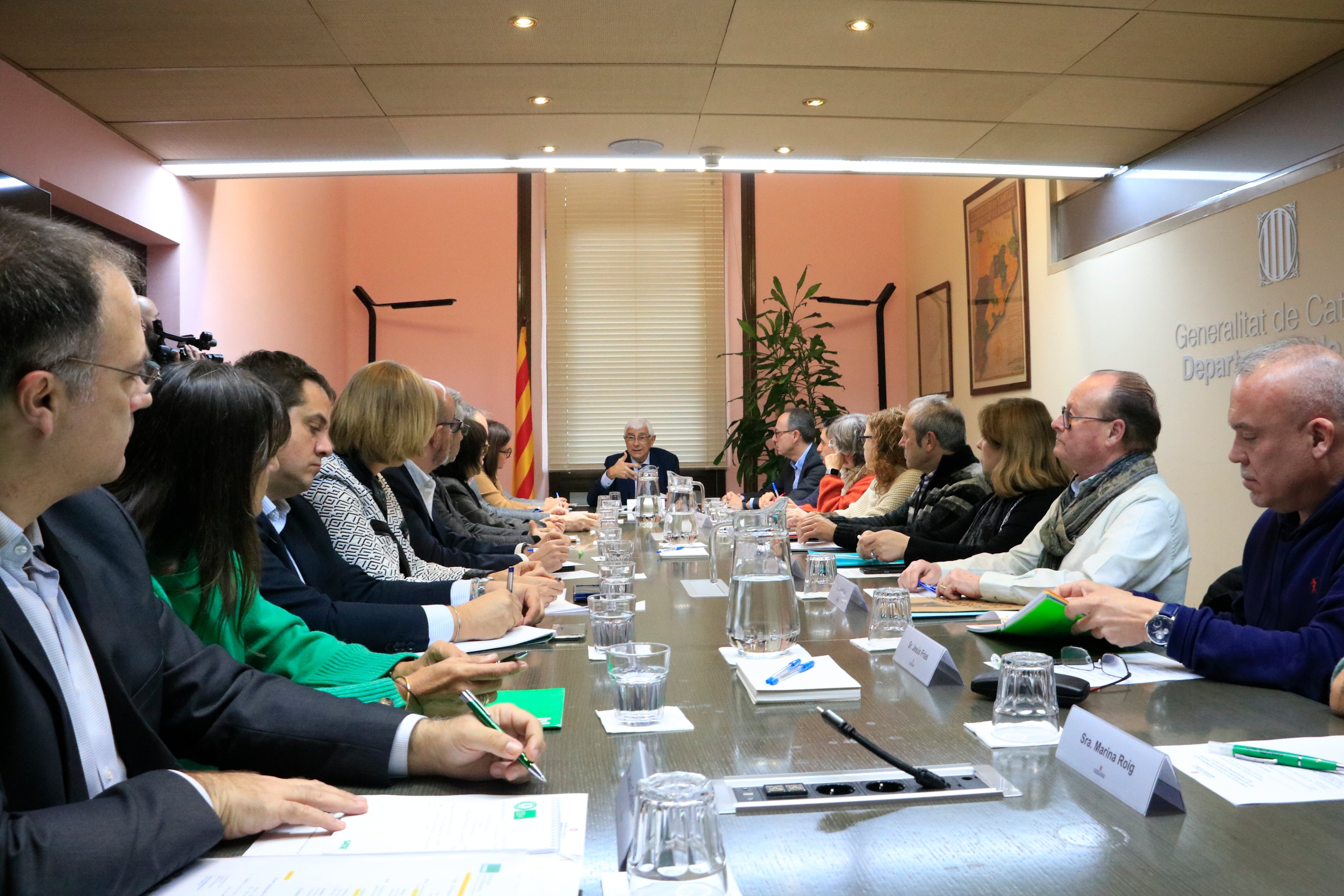 Salut intenta aplacar, sin éxito, los ánimos de los médicos a pocos días de la huelga