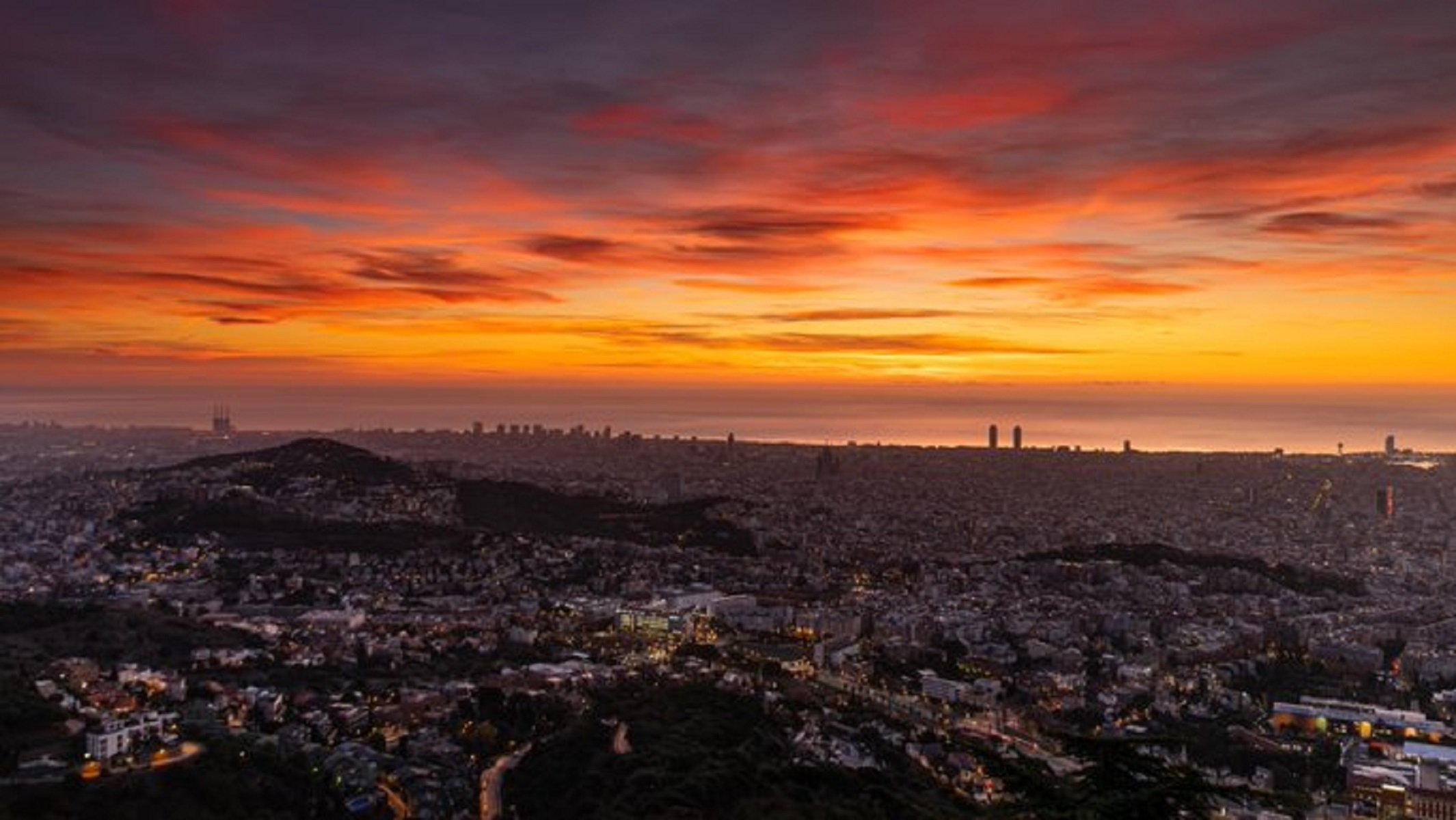 Sortida de sol a Barcelona Foto Alfons Puertas