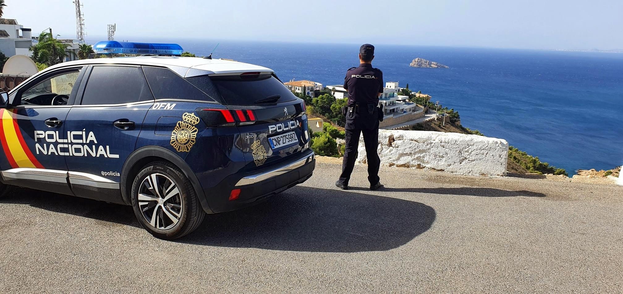 Un policía español obliga a hablar castellano a una mujer en Ibiza