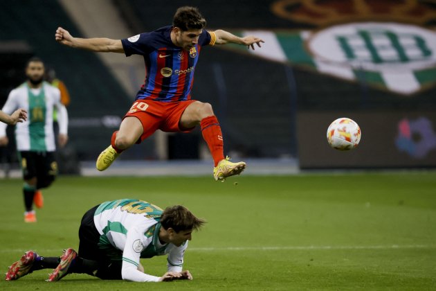 Sergi Roberto salto a Barça Betis Supercopa de España / Foto: EFE