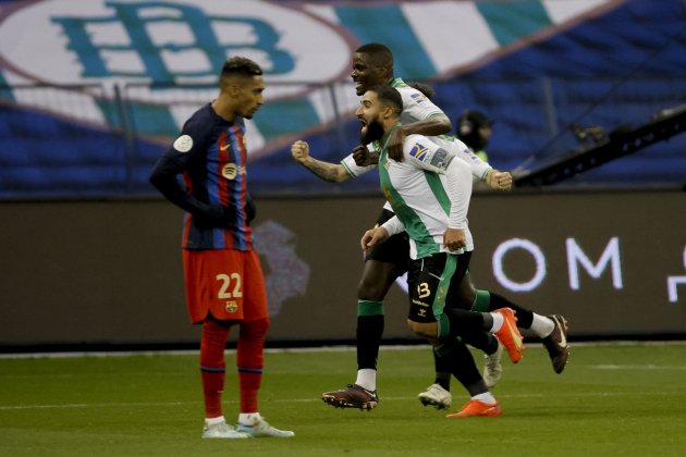Raphinha decebut després d'encaixar el gol de l'empat contra el Betis a la Supercopa d'Espanya / Foto: EFE