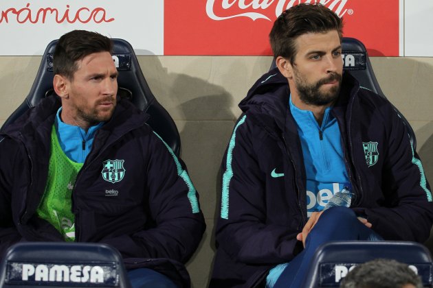 Leo Messi Gerard Piqué serios banquillo Barça / Foto: Europa Press